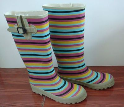 时尚新风尚 全新外贸出口雨靴，雨天里的靓丽风景线
